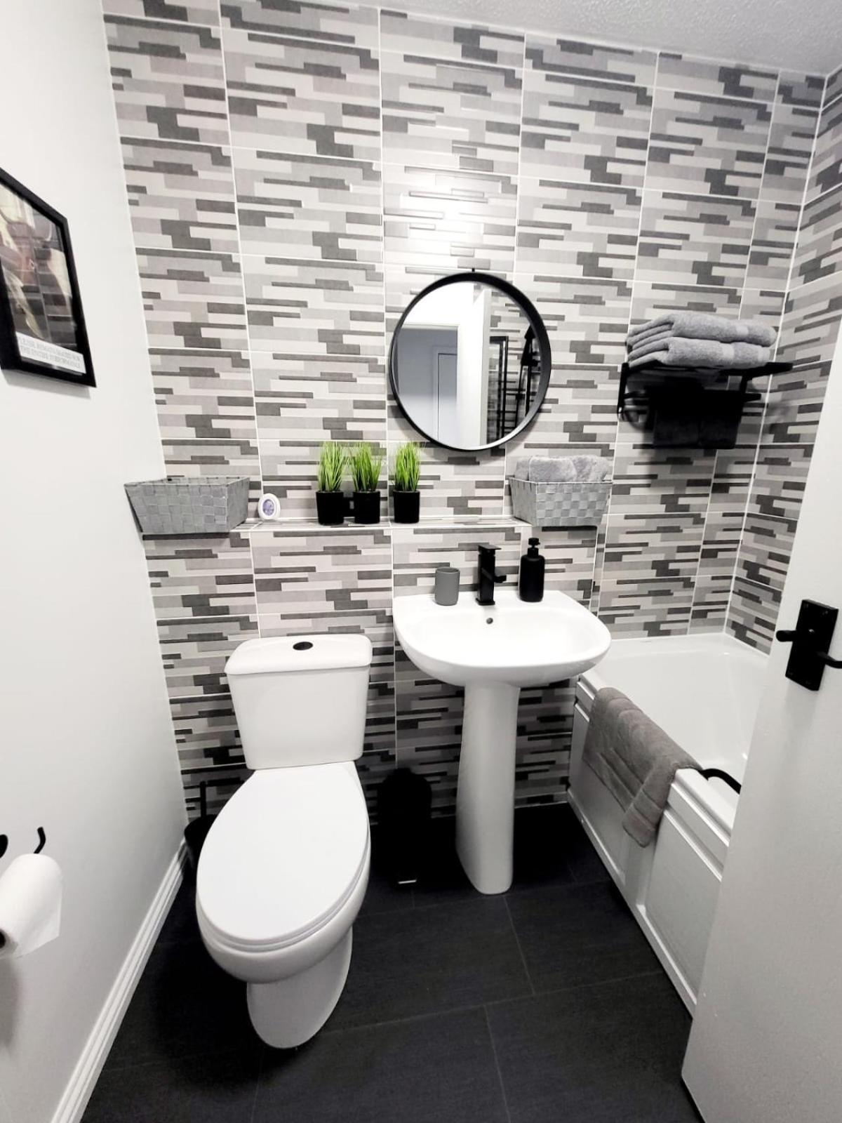 Stylish Home In Linlithgow With Free Parking 外观 照片